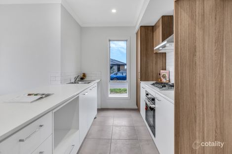 Property photo of 2 Porter Street Werribee VIC 3030