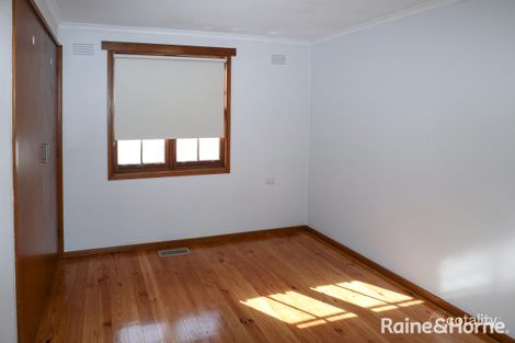 Property photo of 14 Chifley Crescent Kooringal NSW 2650