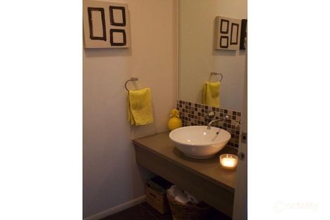Property photo of 10 Errindura Place Caroline Springs VIC 3023