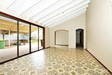 Property photo of 4 Warwick Place Usher WA 6230