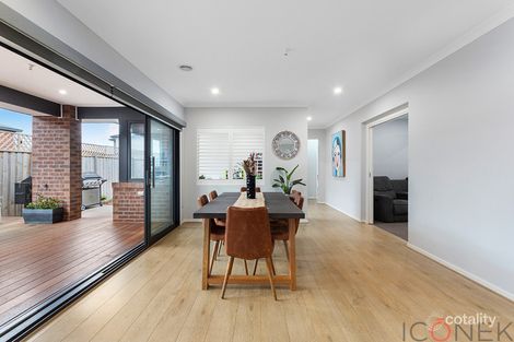 Property photo of 31 Wallagaraugh Parkway Wollert VIC 3750