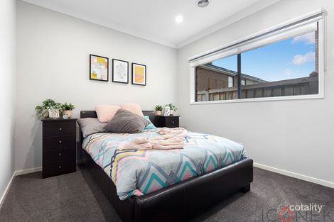 Property photo of 31 Wallagaraugh Parkway Wollert VIC 3750