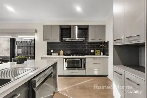 Property photo of 6 Cobblefield Street Aintree VIC 3336