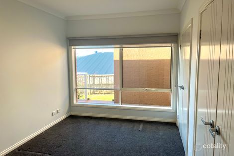 Property photo of 23 Jackson Drive Drouin VIC 3818