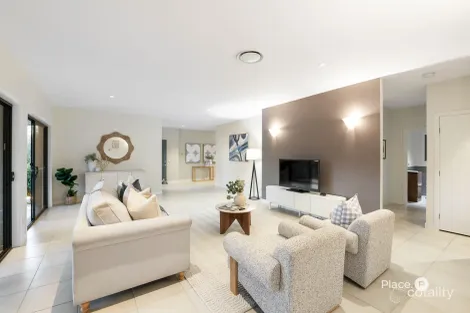 Property photo of 18 Grevillea Close Chapel Hill QLD 4069