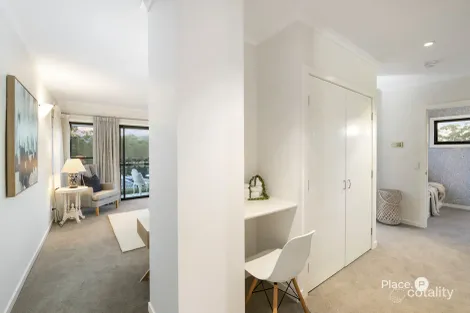 Property photo of 18 Grevillea Close Chapel Hill QLD 4069