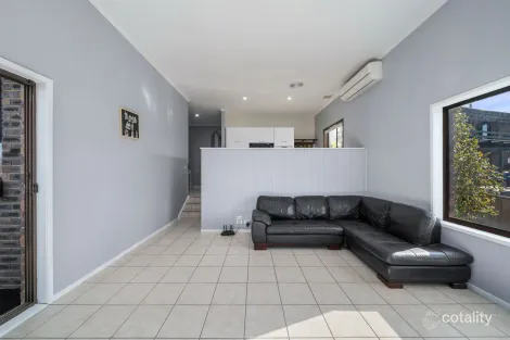 Property photo of 17 Wray Place Gowrie ACT 2904
