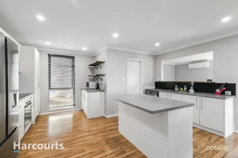 Property photo of 1 Pine Creek Circuit St Clair NSW 2759