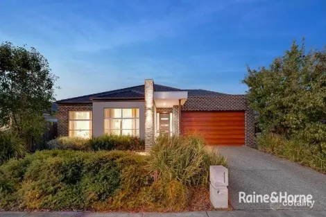 Property photo of 92 Webster Way Pakenham VIC 3810
