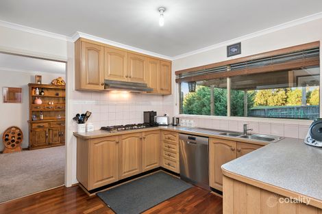 Property photo of 6 Fleming Close Endeavour Hills VIC 3802