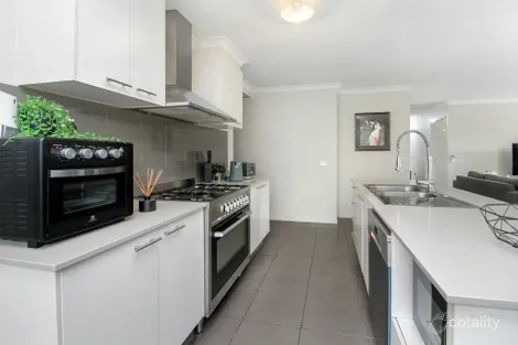 Property photo of 19D Maude Street Lucknow VIC 3875