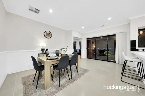 Property photo of 7 Ballanoma Green Epping VIC 3076