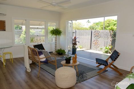 8 Earl St, Westcourt, QLD 4870