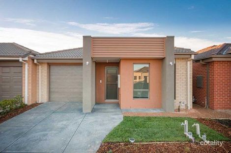 Property photo of 24 Bradshaw Avenue Craigieburn VIC 3064