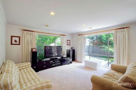 Property photo of 10 Matthew Retreat Endeavour Hills VIC 3802