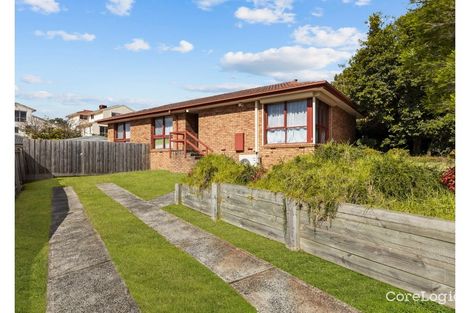 Property photo of 36 Monteith Crescent Endeavour Hills VIC 3802