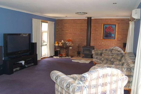 Property photo of 13 Vance Close Darley VIC 3340