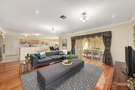 Property photo of 17 Huntingtower Crescent Mount Waverley VIC 3149