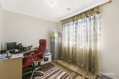 Property photo of 8 Tauna Place Cranbourne West VIC 3977