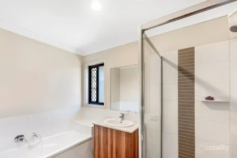 Property photo of 21 Bellinger Key Pacific Pines QLD 4211