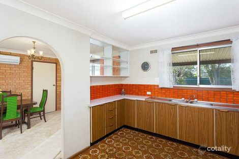 Property photo of 5 Undurra Drive Glenfield Park NSW 2650