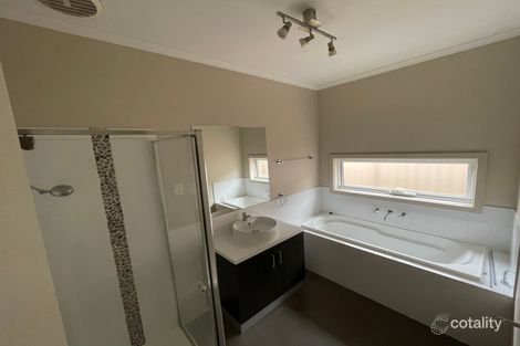 Property photo of 31 Lancefield Drive Caroline Springs VIC 3023