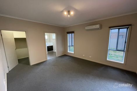 Property photo of 31 Lancefield Drive Caroline Springs VIC 3023