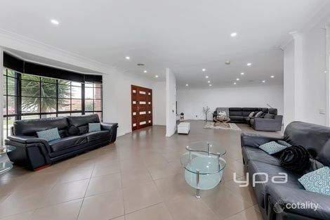 Property photo of 11 Flowers Close Roxburgh Park VIC 3064