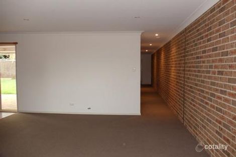 Property photo of 5A Fabian Place Rosemeadow NSW 2560