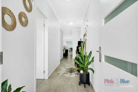 Property photo of 37 Lightsview Boulevard Rockbank VIC 3335