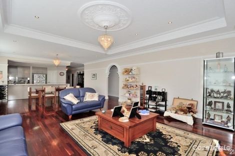 Property photo of 2 Walnut Way Meadow Springs WA 6210