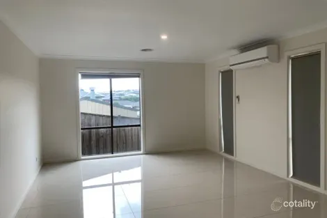 Property photo of 5 Luke Court Drouin VIC 3818