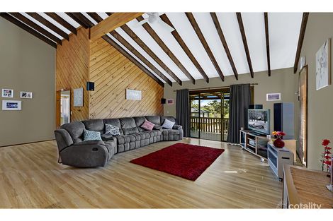 Property photo of 19 Haigh Close Berkeley Vale NSW 2261