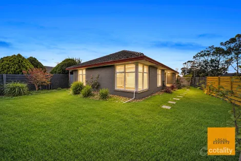 22 Station Rd, Melton South, VIC 3338