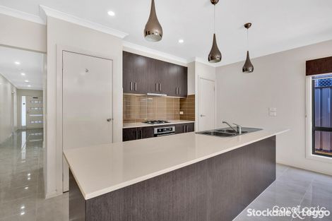 Property photo of 62 Bridgehaven Drive Craigieburn VIC 3064