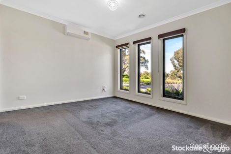 Property photo of 62 Bridgehaven Drive Craigieburn VIC 3064