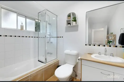 Property photo of 27/31 Archipelago Street Pacific Pines QLD 4211