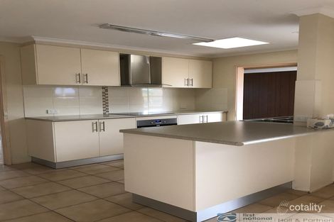 Property photo of 3 Manley Close Endeavour Hills VIC 3802