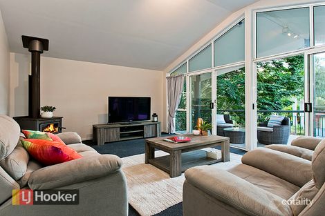 Property photo of 8 Canterbury Place The Gap QLD 4061