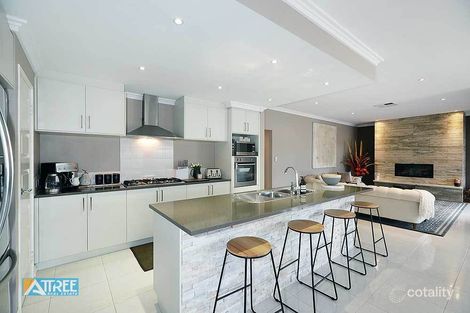 Property photo of 2 Mannhein Crescent Piara Waters WA 6112