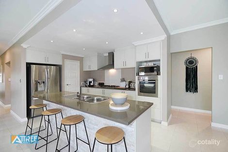 Property photo of 2 Mannhein Crescent Piara Waters WA 6112