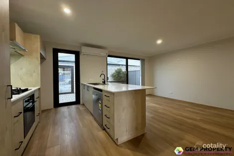 Property photo of 25 Jumellea Way Treeby WA 6164