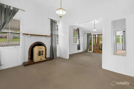 Property photo of 111 Waverley Road Taringa QLD 4068