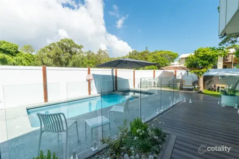 Property photo of 52 Samarinda Way Point Lookout QLD 4183