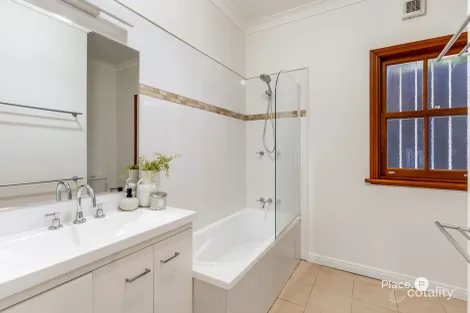 Property photo of 398 Bennetts Road Norman Park QLD 4170