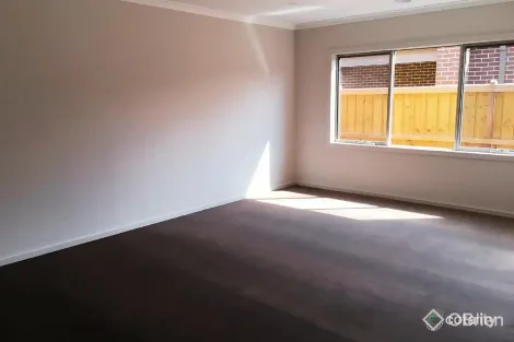 Property photo of 8 Marblelight Way Clyde North VIC 3978