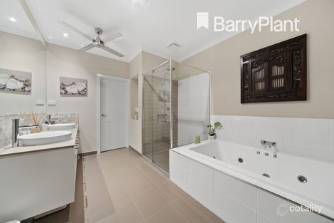 Property photo of 11 Possum Place Pakenham VIC 3810
