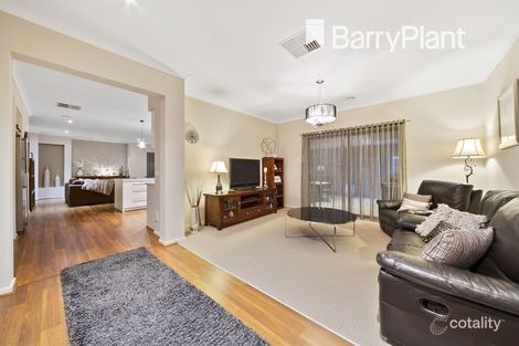 Property photo of 11 Possum Place Pakenham VIC 3810