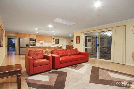 Property photo of 12 Osmington Circle Narre Warren South VIC 3805