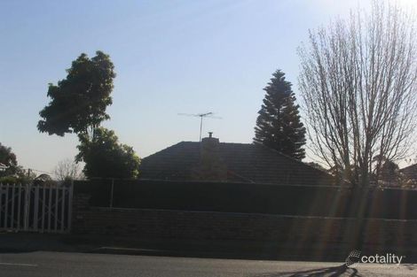 Property photo of 21 Middleborough Road Burwood VIC 3125